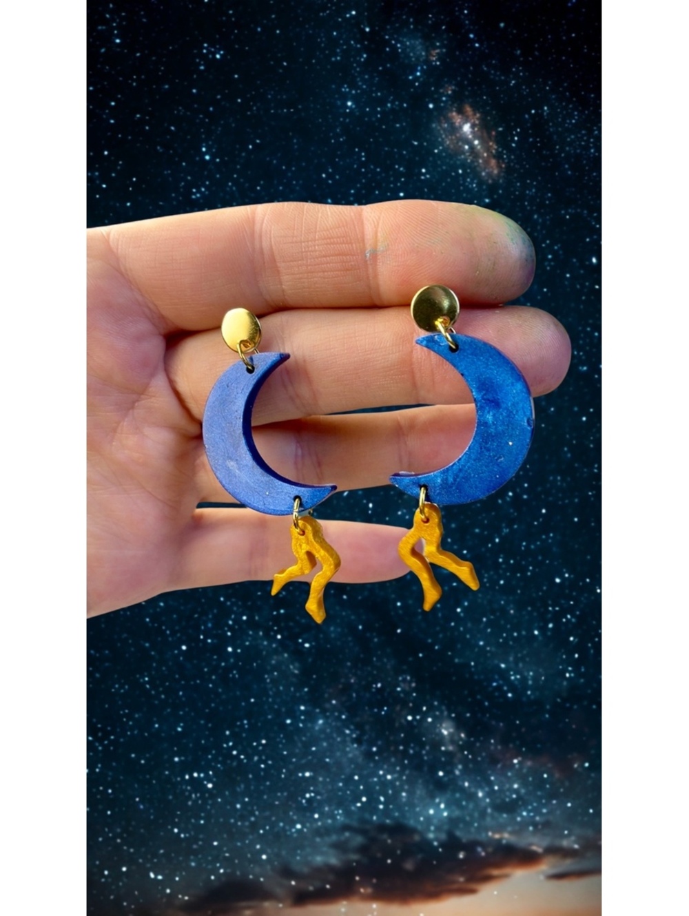 Midnattsskog | Blue Crescent Moon Resin Dangle Earrings